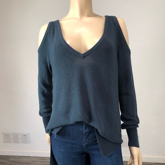 14TH UNION  blue medium cold shoulder blouse - Picture 11 of 11